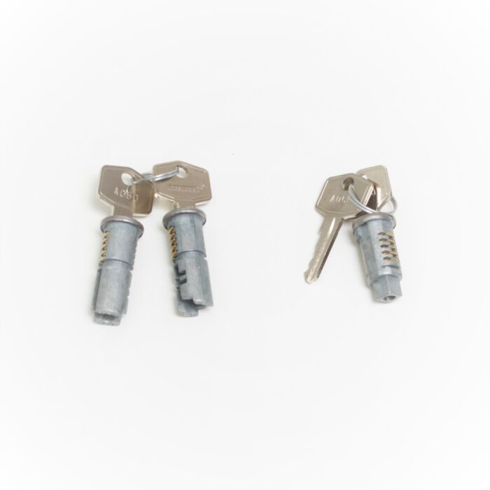 Volvo Slot set Amazon sedan 2 en 4 deurs (2xportier 1xkoffer) + 2 sleutels origineel Volvo Volvo onderdeel nr 663804