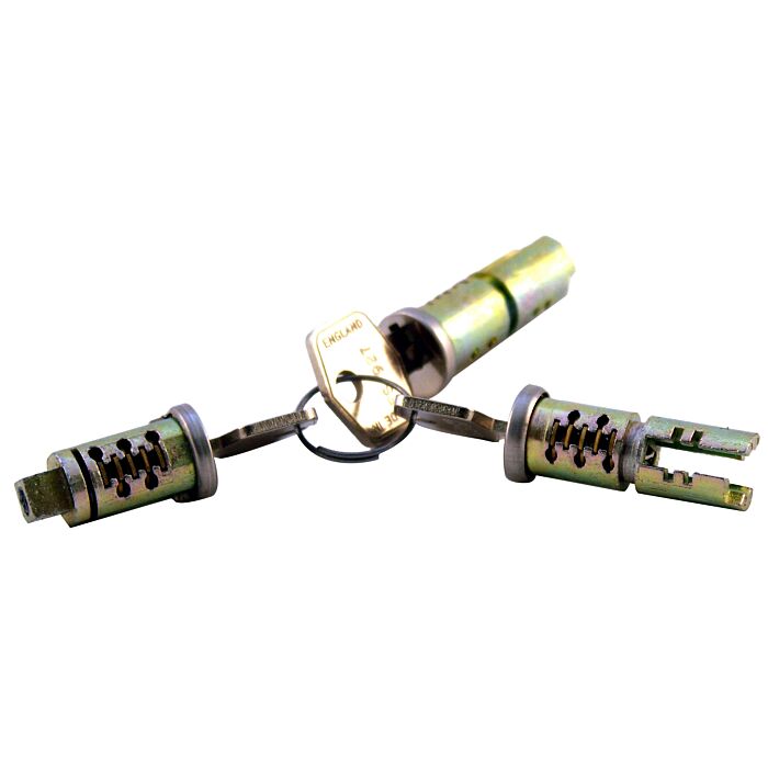 Volvo Slot set Amazon sedan 2 en 4 deurs(2xportier 1xkoffer) + 2 sleutels Bastuck niet meer leverbaar Volvo onderdeel nr 663804_B