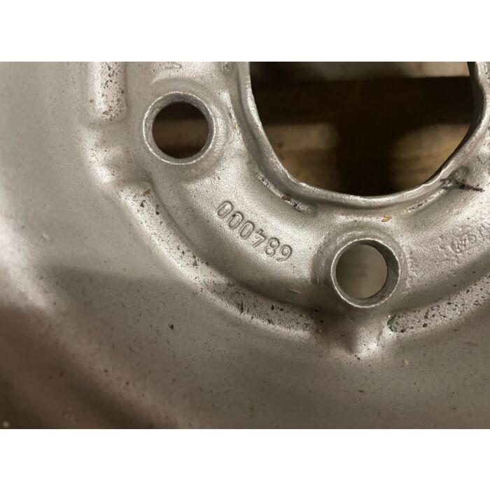 Stålfälg 15x5 tum 140+164 684000 för Volvo