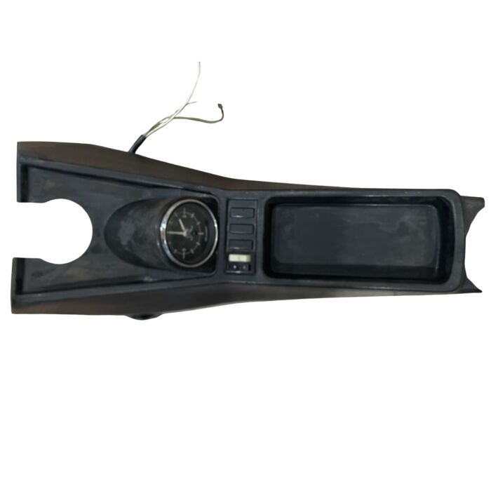 Middenconsole volvo 140 incl. Klok Gebruikt