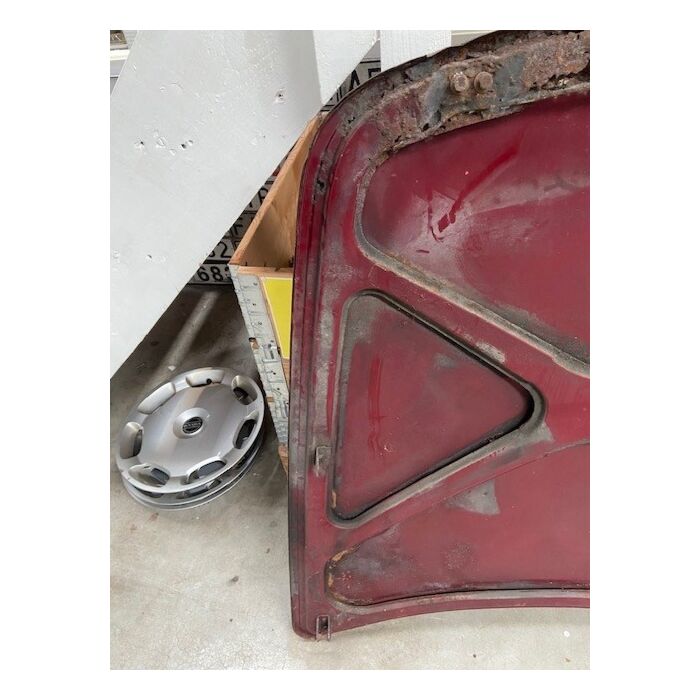 Begagnad Motorhuv för Volvo P1800, Hinge for Repair